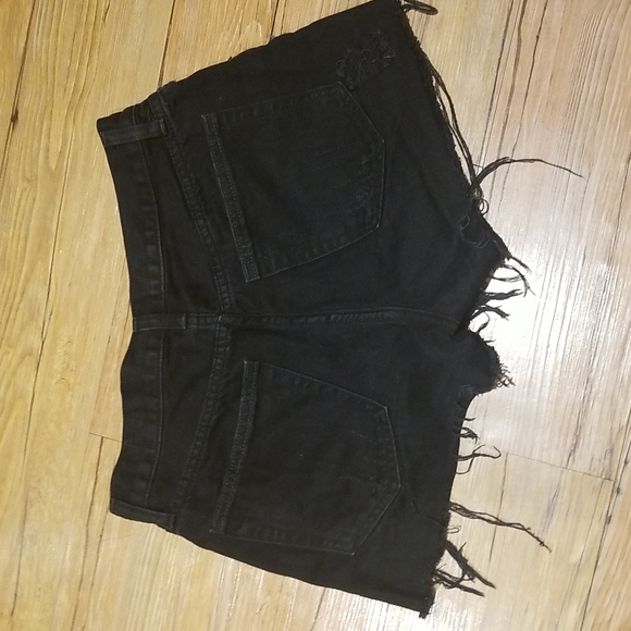 We The Free black button fly jean shorts sz 27 great condition - Picture 4 of 9